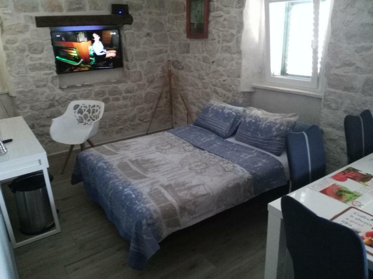 Apartment Buga Слатине Екстериор снимка
